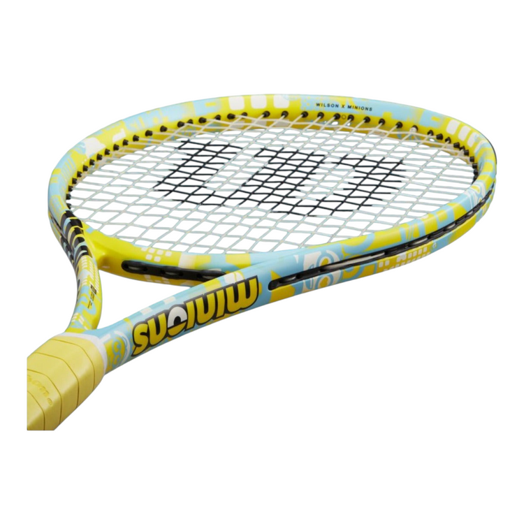 Raqueta de tenis Radach Sports Wilson Clash 100 V2 Minions con diseño amarillo y azul y patrón de encordado 16x19