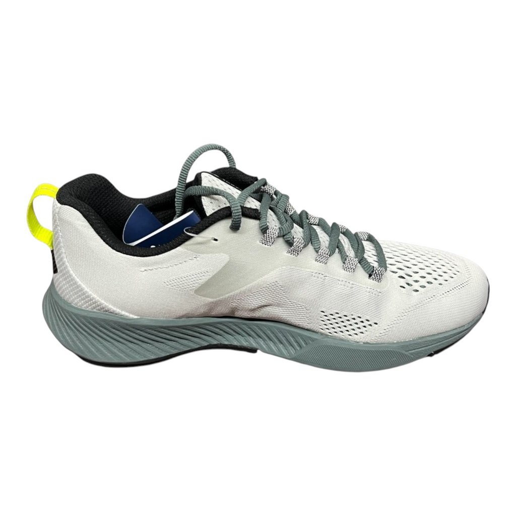 Tenis de running Radach Sports Yonex Saferun Fitjog en color verde oliva claro con malla transpirable y suela técnica