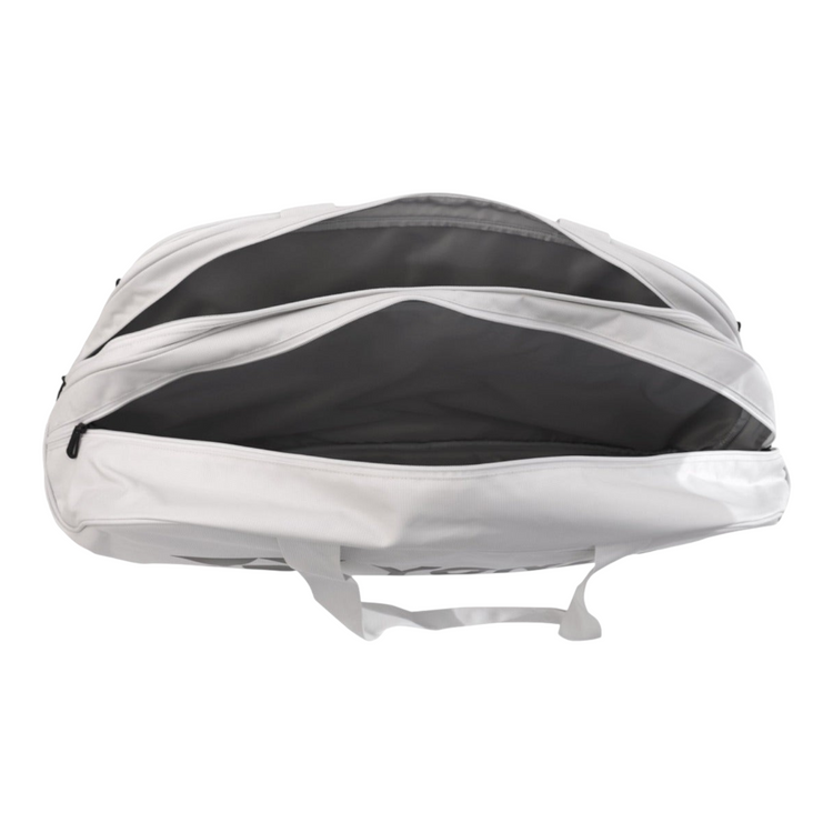Raquetero Radach Sports Yonex Pro Tournament color beige arena con compartimentos abiertos para seis raquetas