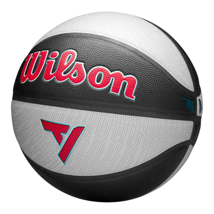 Balón de basquetbol Radach Sports Wilson x Trae Young edición limitada, tamaño 7 en colores negro, gris y blanco.