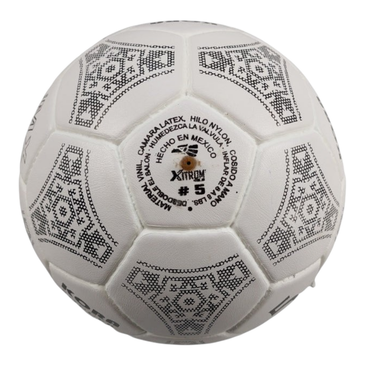 Balón de fútbol Radach Sports Kora No. 5 blanco de vinil con 32 gajos, cosido a mano y fabricado en México.