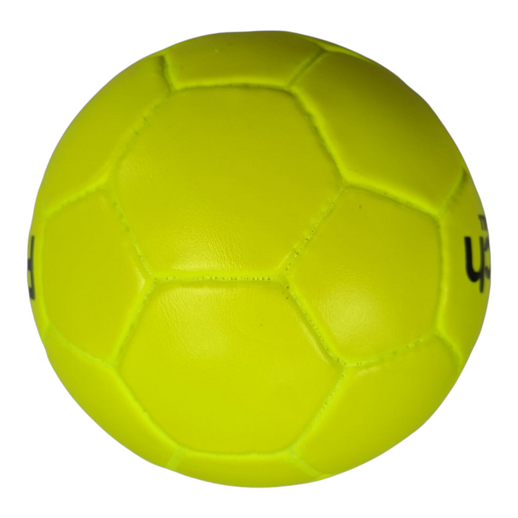 Balón de handball Radach Sports número 3 en color amarillo fosforescente con diseño de paneles de vinil resistente