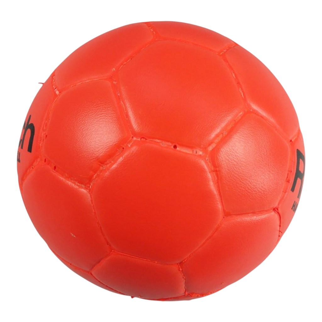 Balón de handball Radach Sports número 2 de color rojo con diseño de paneles cosidos y marca impresa