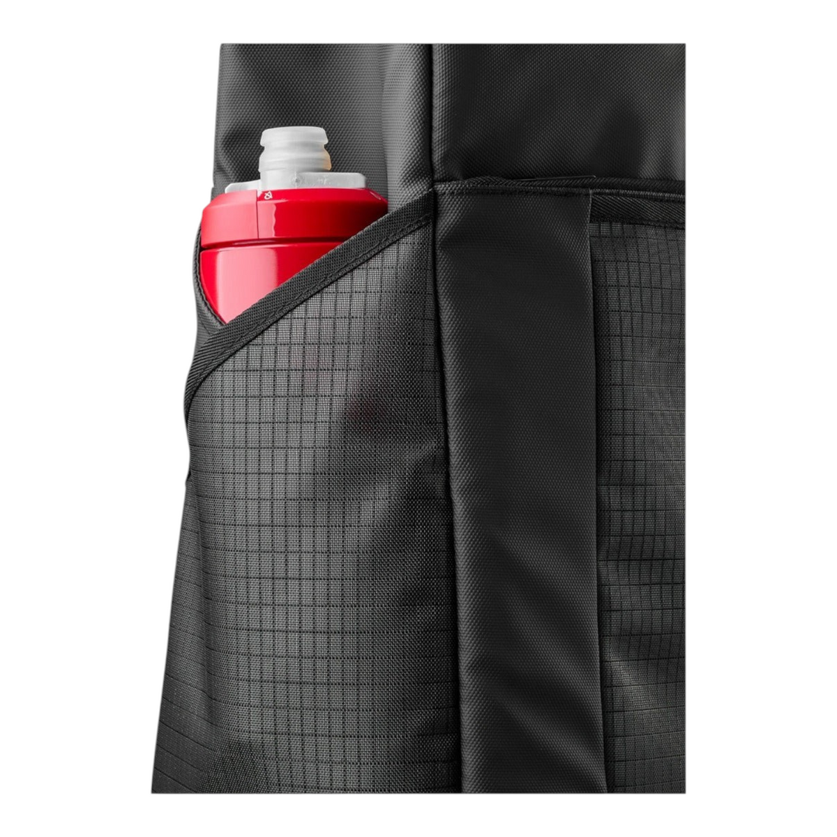 Bolsillo exterior semitransparente del bolso Wilson Lifestyle de Radach Sports con botella de agua roja