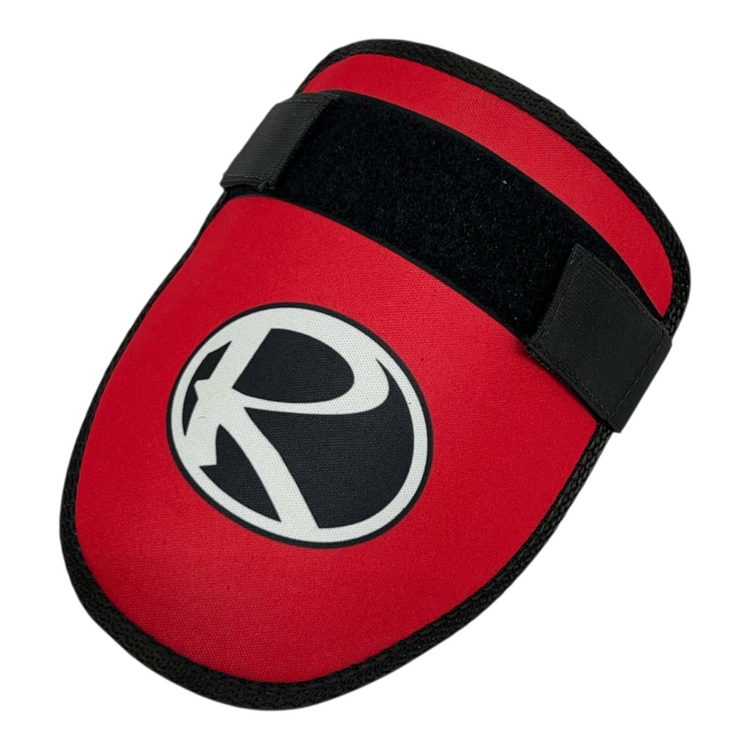 Codera para bateador Radach Sports modelo Dragon en color rojo con logo circular negro y blanco, talla grande.