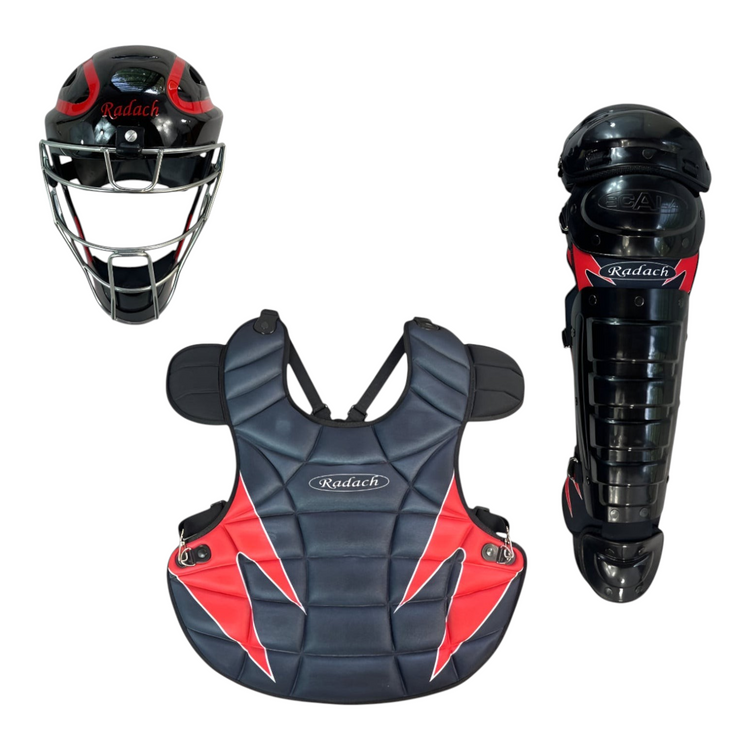 Equipo de catcher Radach Sports Pro para adulto en color negro con detalles rojos, incluye careta, peto y rodilleras.