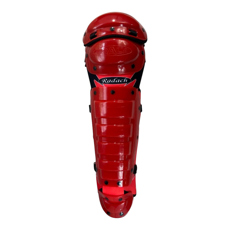 Rodillera de catcher Radach Sports color rojo con diseño ergonómico y acolchado interno para béisbol profesional