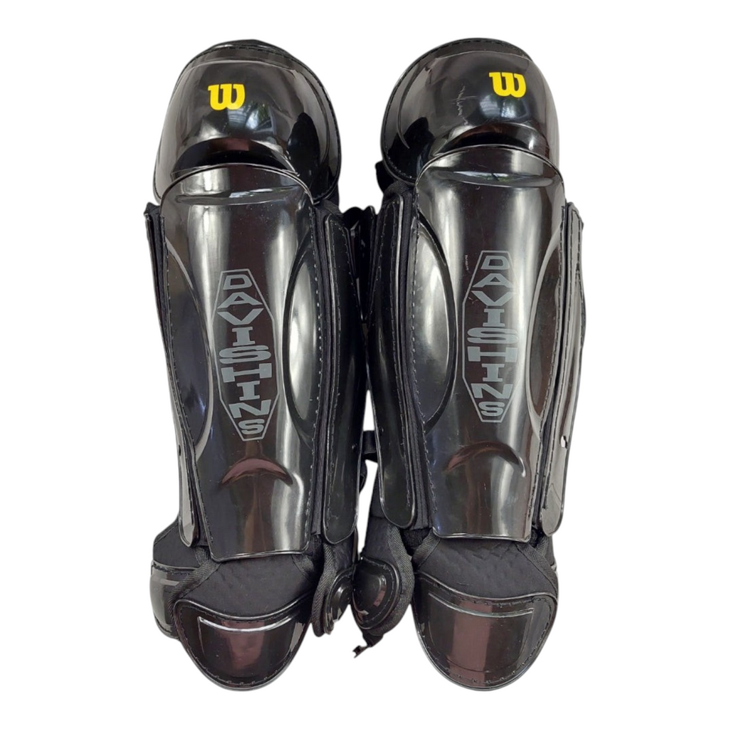 Espinilleras de ampáyer Radach Sports Wilson DaviShins negras de 15 pulgadas con diseño articulado y protector