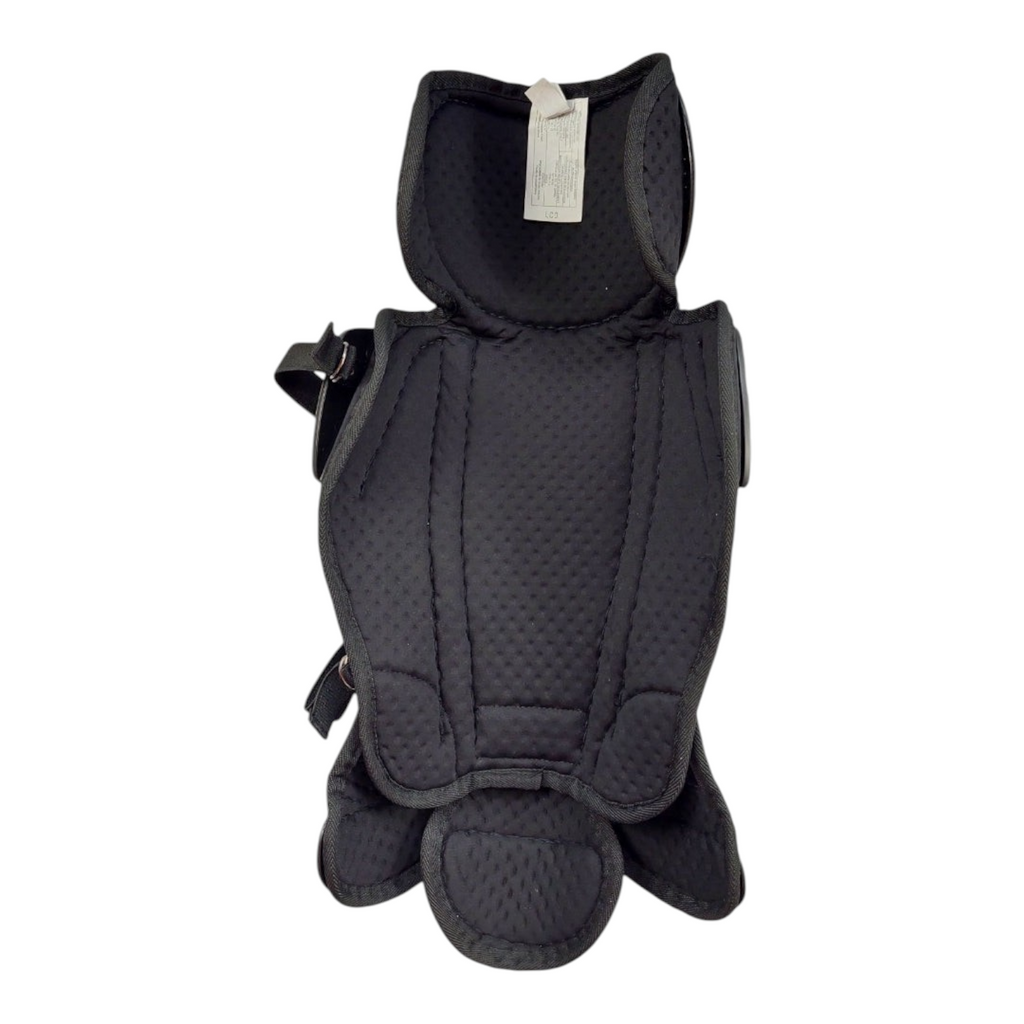 Espinilleras de ampáyer Radach Sports Wilson de 15 pulgadas en color negro con diseño ergonómico y correas ajustables.