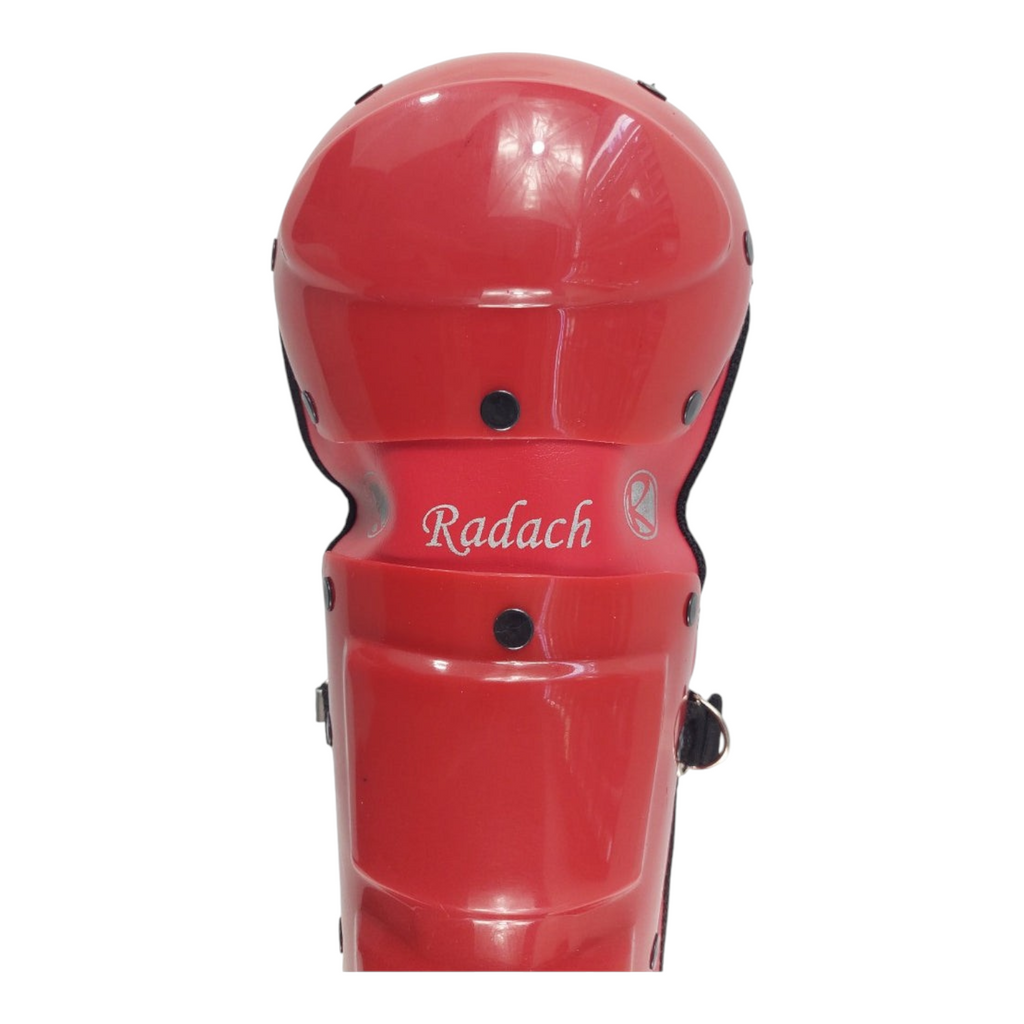 Espinilleras de béisbol infantiles Radach Sports en color rojo con protección para rodilla y muslo