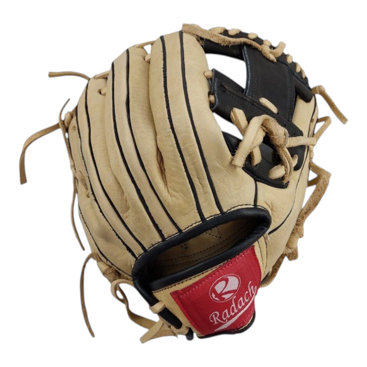 Guante de béisbol Radach Sports Pro de 11.5 pulgadas en piel color hueso y negro para infielder o pitcher.