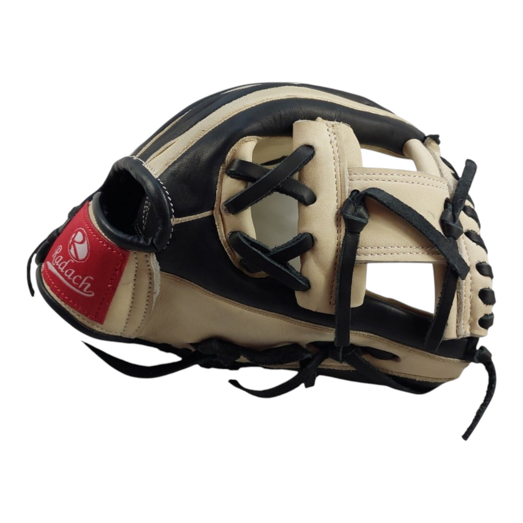 Guante de béisbol Radach Sports Pro de 11.5 pulgadas en piel color negro y hueso para infielder