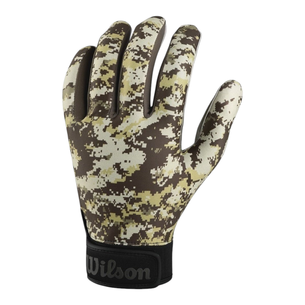 Guantes de fútbol americano Radach Sports Wilson con estampado camuflaje verde, tecnología de agarre y cierre velcro.