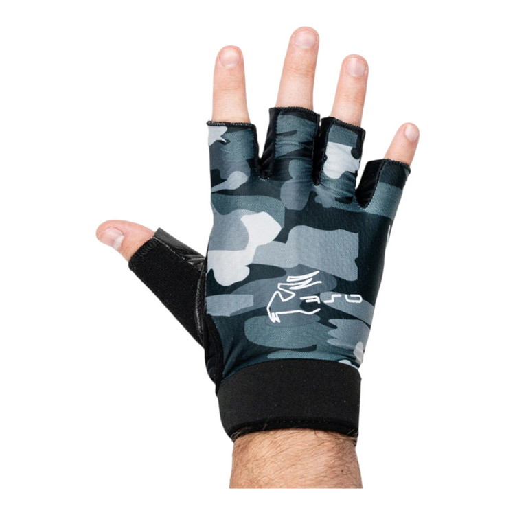 Guantes de gimnasio Radach Sports Powerlight con estampado de camuflaje gris, palma de piel y dorso de licra flexible.