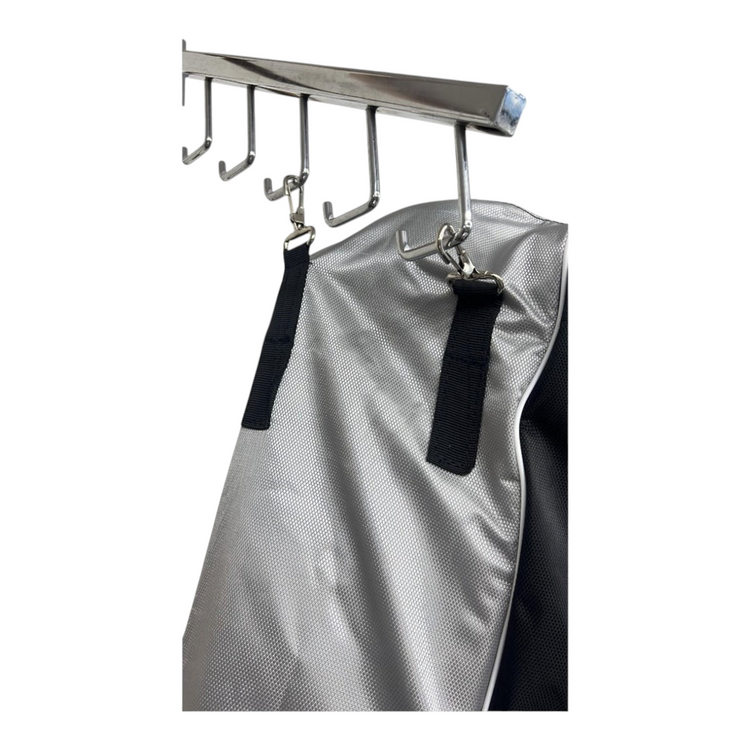 Maleta Radach Sports para beisbol y softbol en color gris y negro con ganchos para colgar en reja