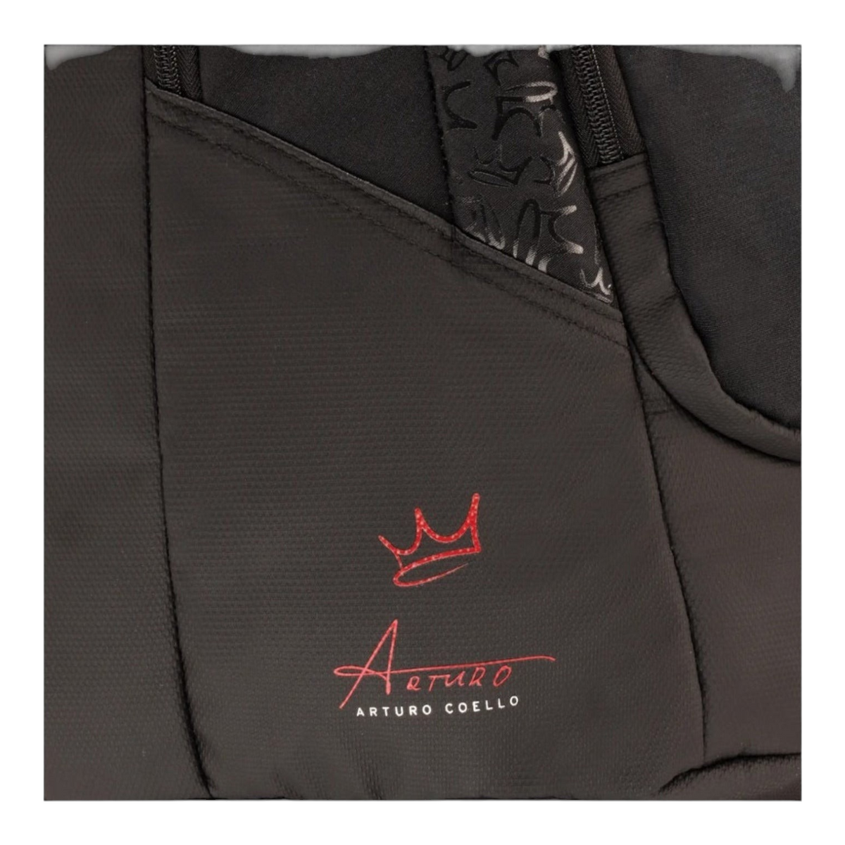 Mochila de pádel Radach Sports Head Coello Pro negra con detalles en rojo y firma de Arturo Coello
