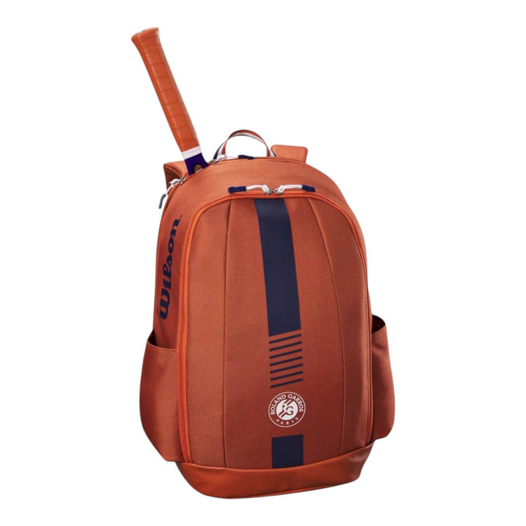 Mochila de tenis Radach Sports Wilson Roland Garros 2023 color terracota con compartimento para raqueta y logo oficial