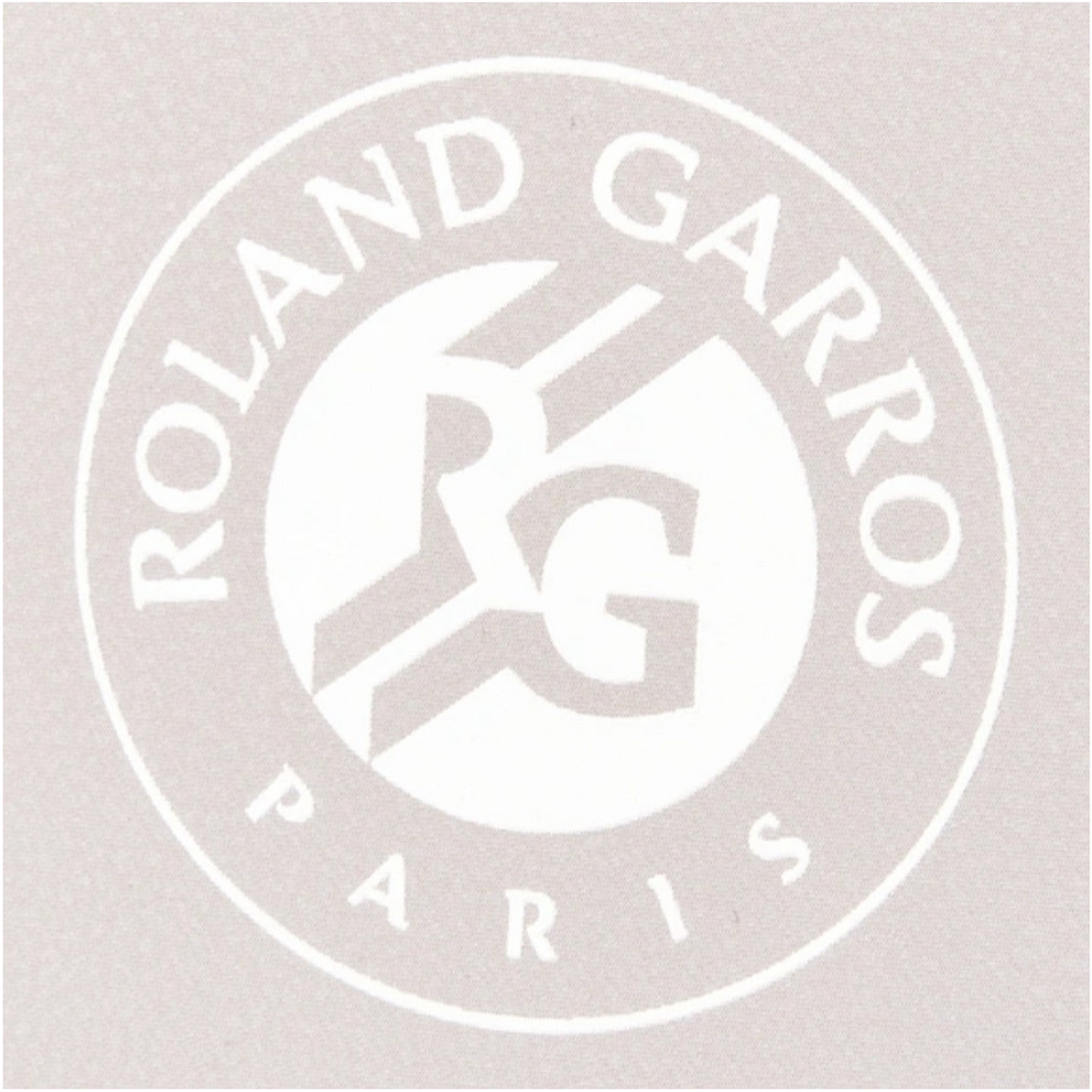 Logotipo oficial de Roland Garros Paris en la mochila Wilson de Radach Sports con diseño elegante y deportivo
