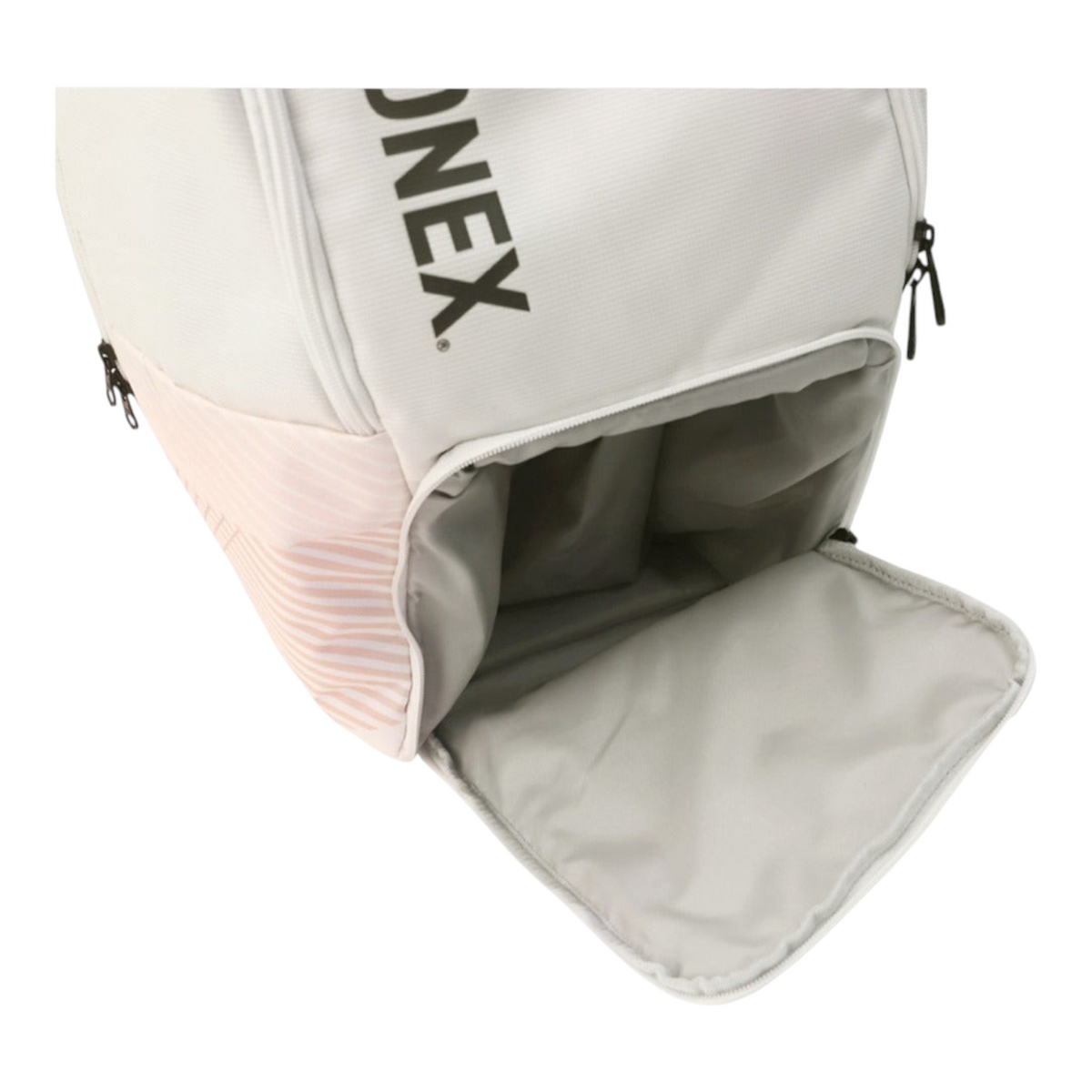 Detalle del compartimento inferior de la mochila Radach Sports Yonex Pro 2025 en color beige arena con cremallera