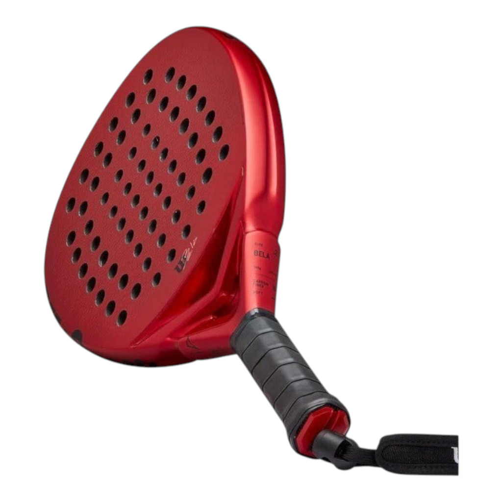 Pala de pádel Radach Sports Wilson Bela Elite V2 en color rojo metálico con superficie texturizada y fibra de carbono