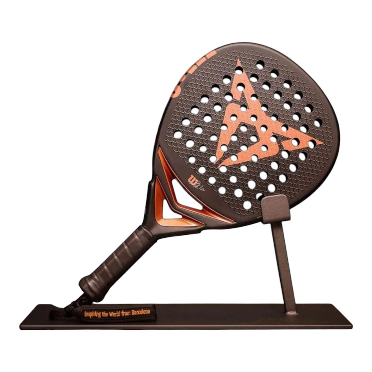 Pala de pádel Radach Sports Wilson Cupra V2 de carbono 3K con forma de diamante, color negro y detalles en cobre.