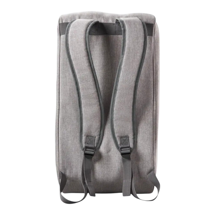 Paletero Wilson Padel Team Bag gris de Radach Sports con correas acolchadas ajustables visto desde la parte trasera