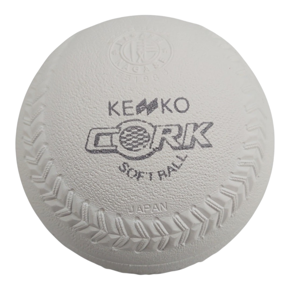Pelota de softbol blanca Kenko S3C de Radach Sports con costuras en relieve y logo impreso en el centro