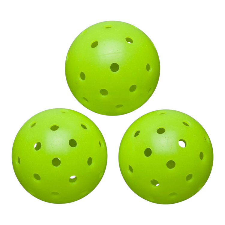 Tres pelotas de pickleball Wilson Max 40 de color verde neón de alta visibilidad para exteriores en Radach Sports