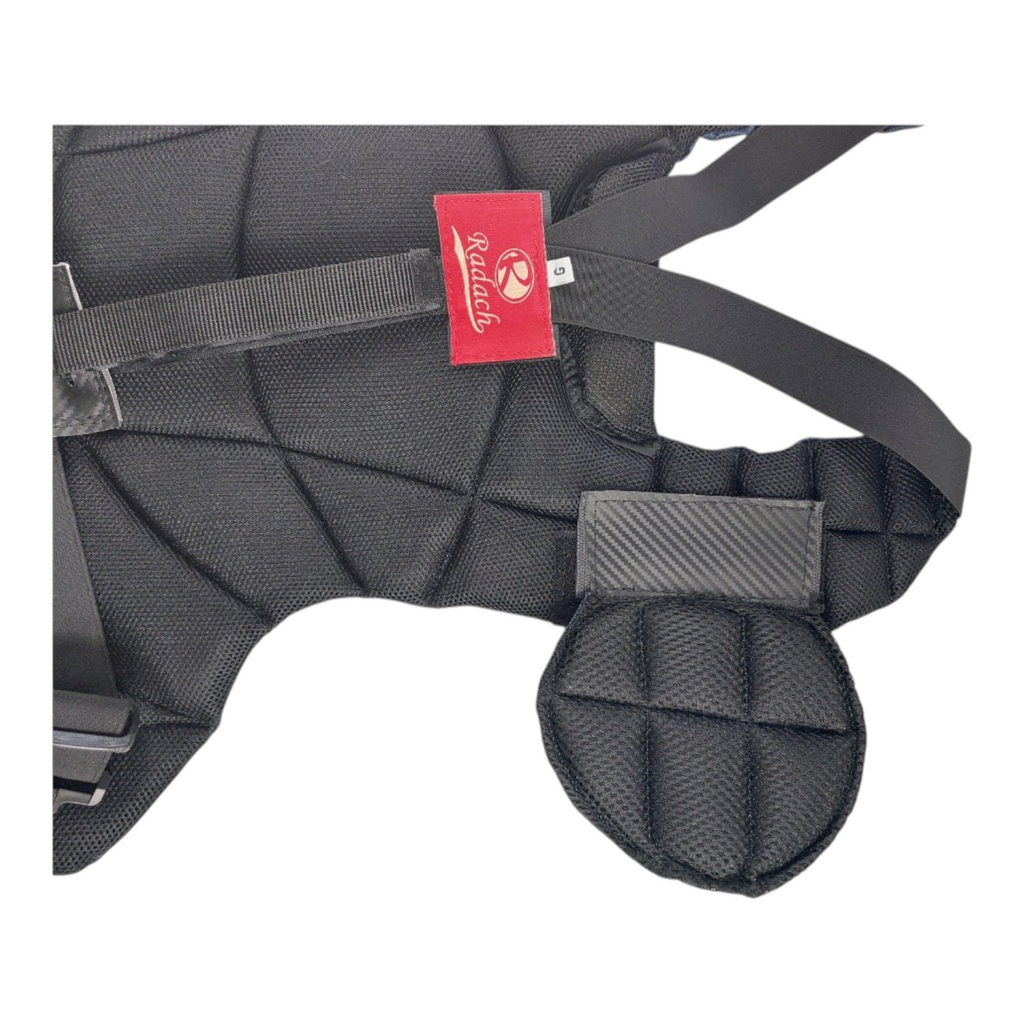 Peto de catcher Radach Sports para béisbol y sóftbol en color azul marino, talla grande con correas ajustables.