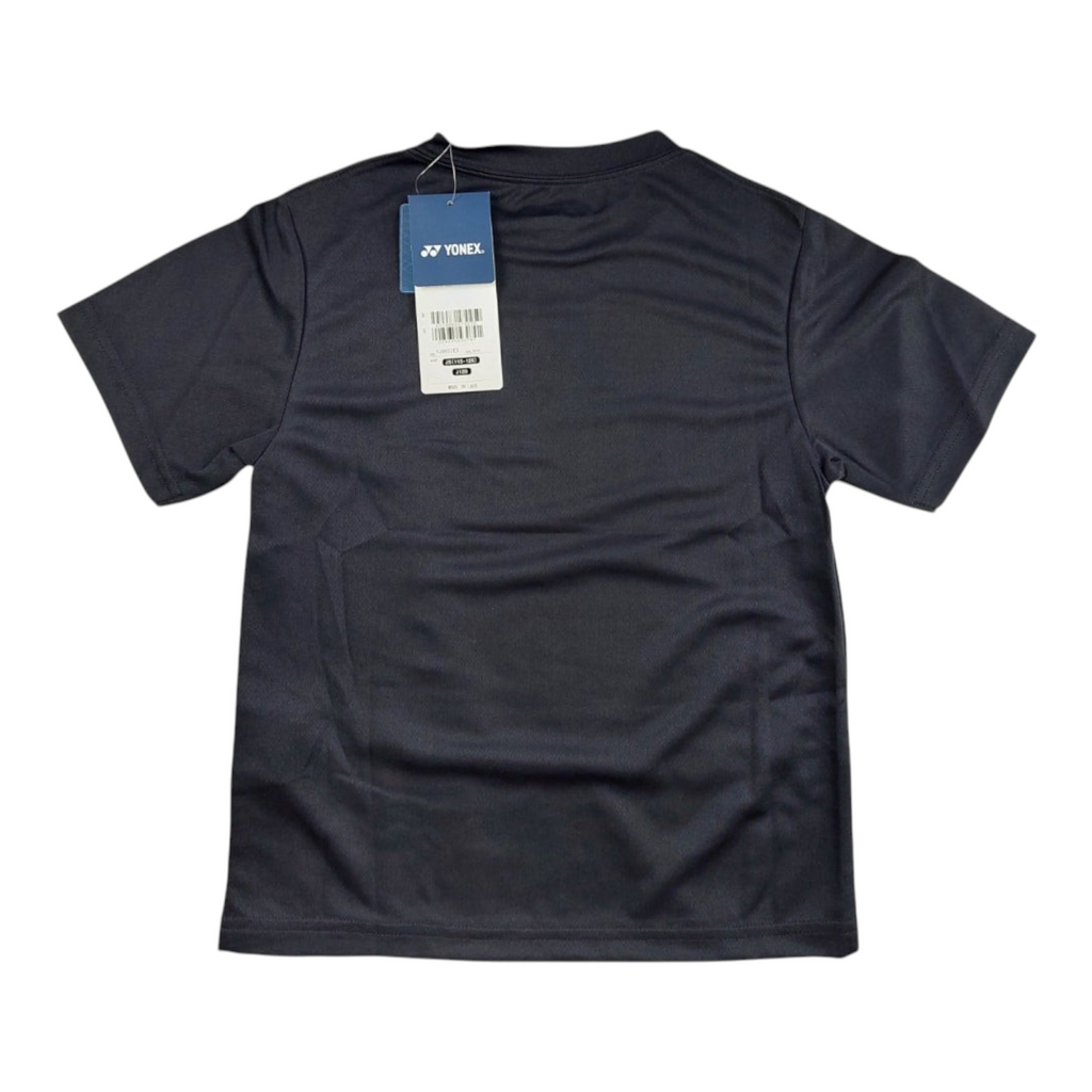 Playera deportiva junior Radach Sports Yonex de cuello redondo en color negro, fabricada en microfibra transpirable.