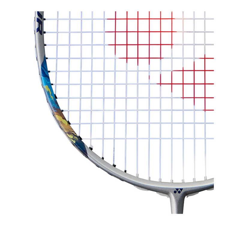 Raqueta de bádminton Radach Sports Yonex Nanoflare 700 Game con marco aerodinámico plateado y detalles coloridos