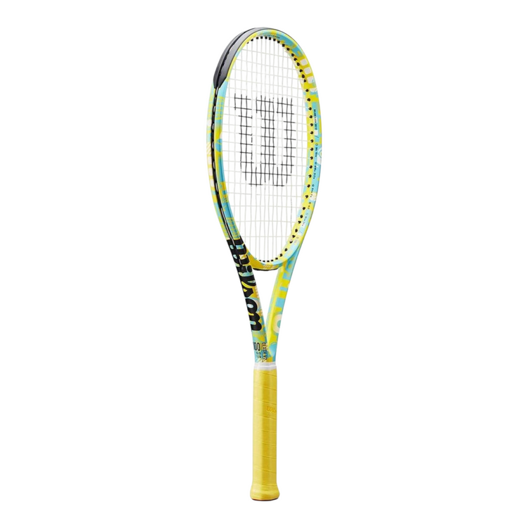 Raqueta de tenis Radach Sports Wilson Minions Clash 100 v2 con diseño multicolor, mango amarillo y marco flexible.