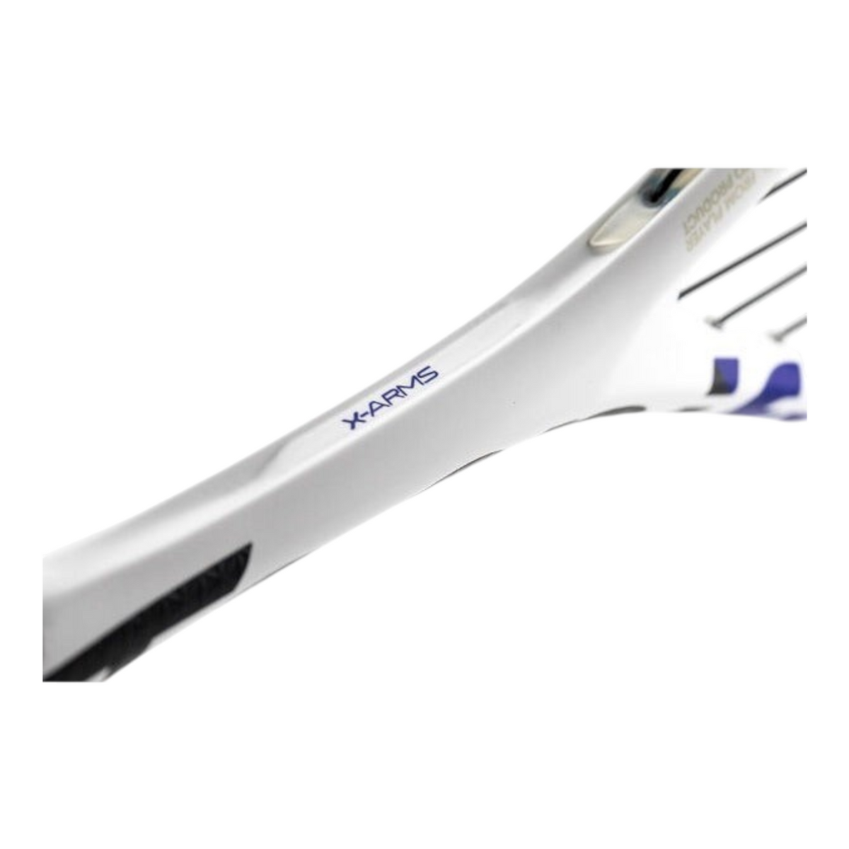 Detalle del marco blanco con tecnología X-ARMS de la raqueta de squash Radach Sports Tecnifibre Carboflex 135 X-top