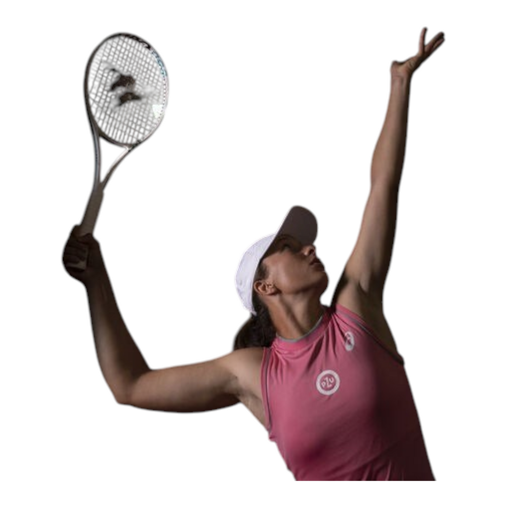 Jugadora de tenis con raqueta Tecnifibre Tempo 298 Iga Swiatek en Radach Sports realizando un servicio