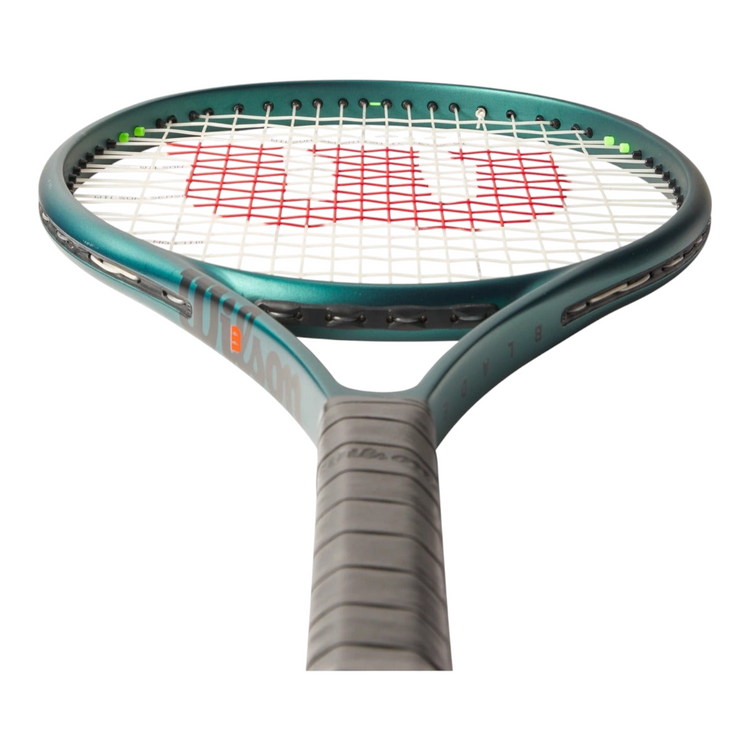 Raqueta de tenis Radach Sports Wilson Blade Junior 26 V9 color verde esmeralda con cordaje Wilson Sensation