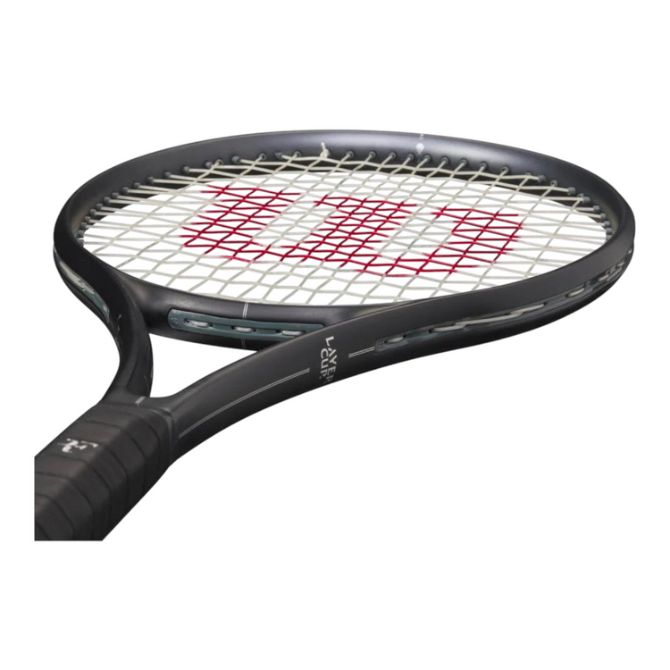 Raqueta de tenis Radach Sports Wilson RF 01 Laver Cup 2024 en color negro con detalles en rojo y logo en el encordado