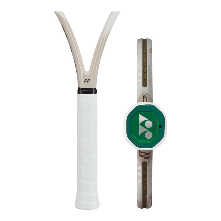 Raqueta de tenis Radach Sports Yonex Vcore 98 en color beige arena con empuñadura blanca y sensor de rendimiento