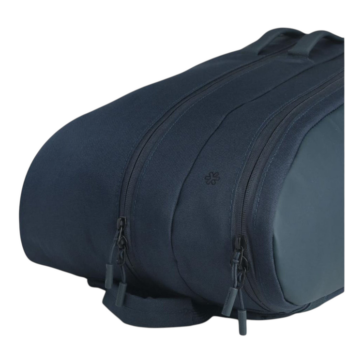 Detalle de cremalleras y compartimento del raquetero Radach Sports Head Tour L en color azul marino