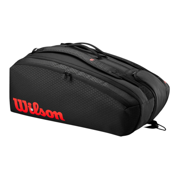 Raquetero Radach Sports Wilson Clash V3 15pk en color negro con detalles en rojo y patrón triangular