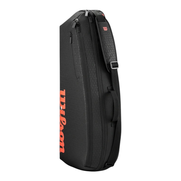 Raquetero Radach Sports Wilson Clash V3 3pk en color negro con detalles en rojo y patrón triangular texturizado