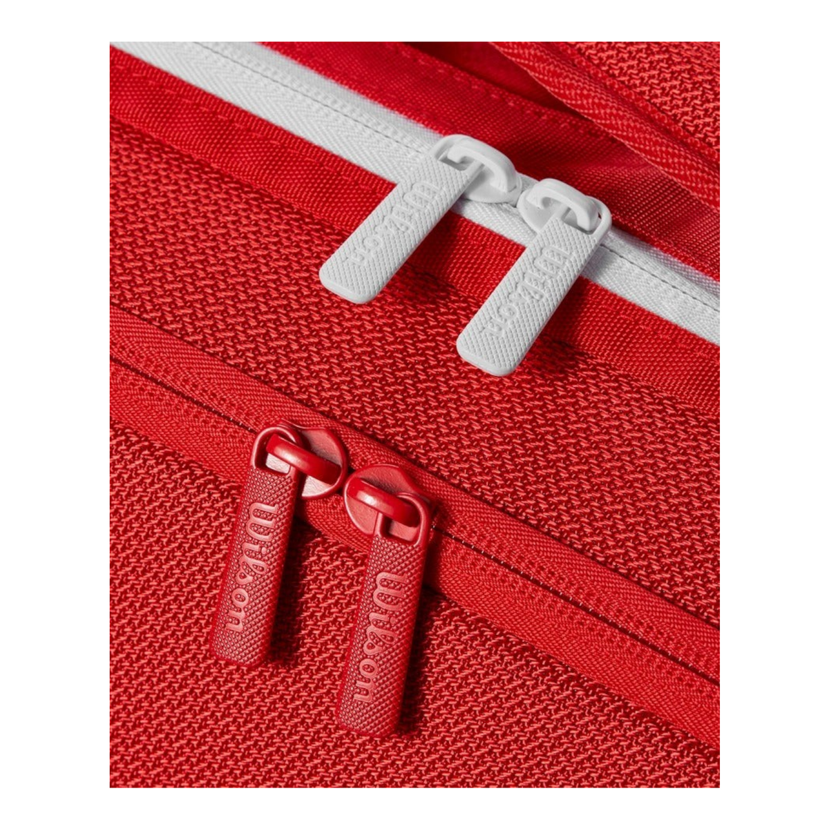 Detalle de cremalleras rojas y blancas con logo Wilson en raquetero Radach Sports Super Tour 6pk