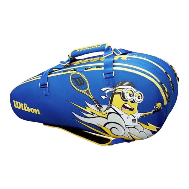 Raquetero Radach Sports Wilson Minions Kei Edition azul con diseño de Minion tenista y capacidad para 15 raquetas.