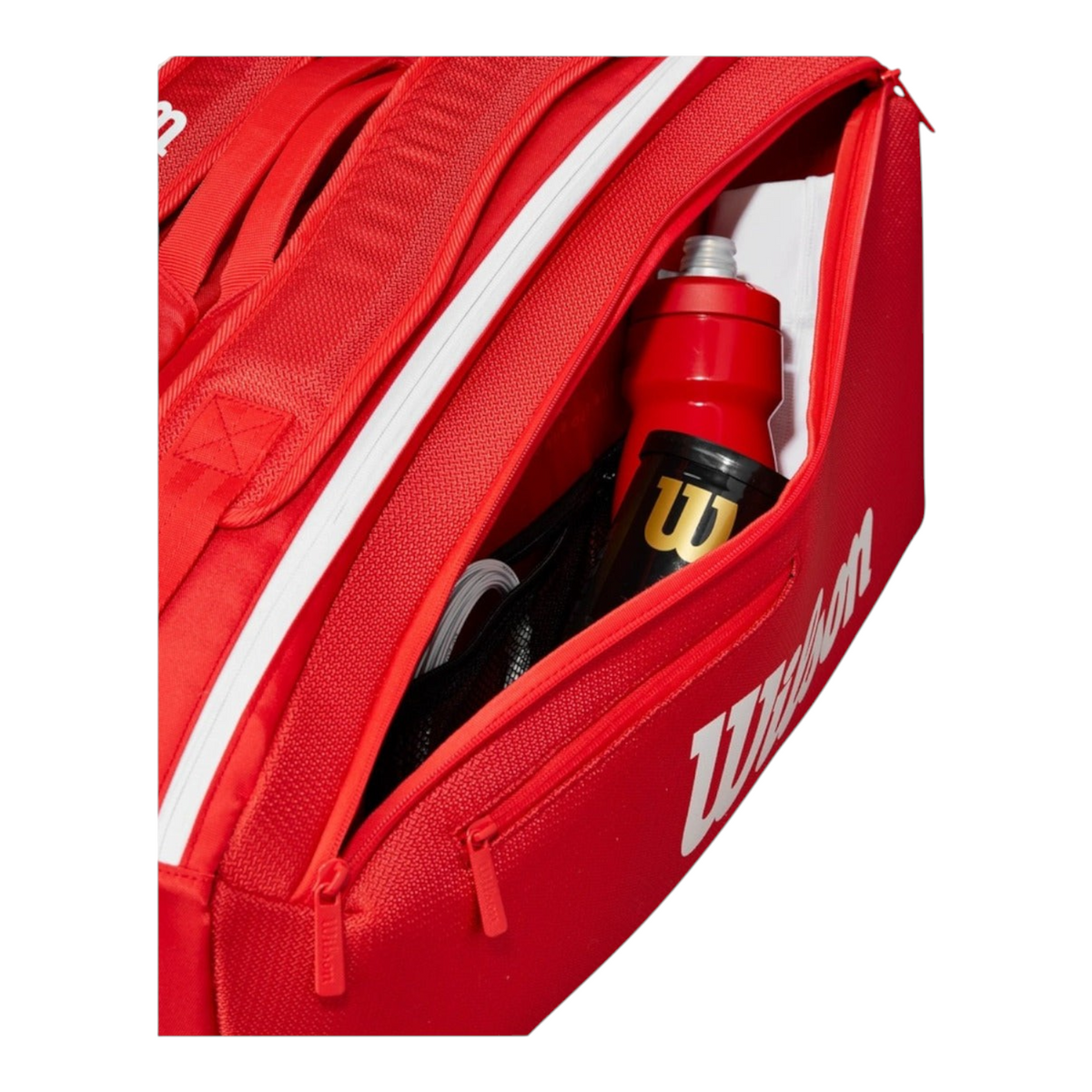 Raquetero Radach Sports Wilson Super Tour rojo con compartimento lateral abierto y botella de agua en su interior