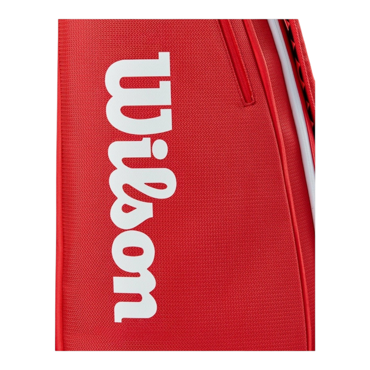 Detalle del raquetero Radach Sports Wilson Super Tour 15pk en color rojo con logotipo blanco y textura resistente
