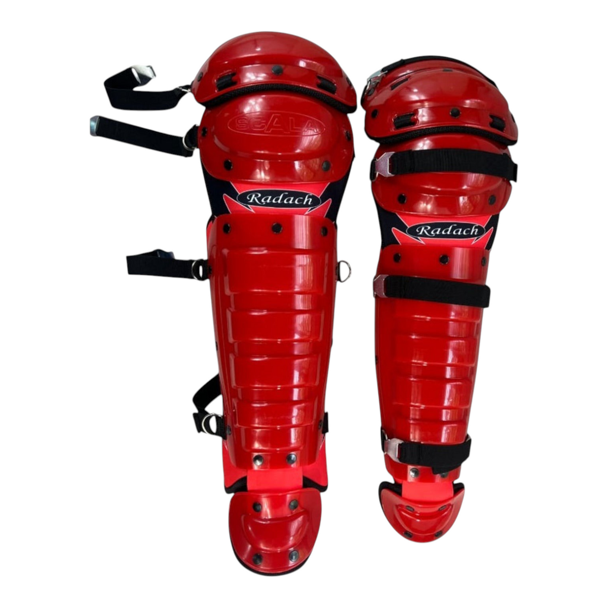 Rodilleras de catcher Radach Sports para adulto en color rojo con detalles negros y correas de ajuste reforzadas