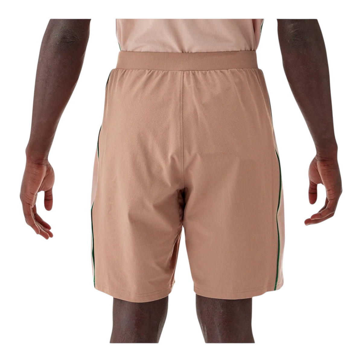 Vista trasera del short deportivo Radach Sports Yonex 15199EX color mist brown con cintura elástica y ajuste ligero