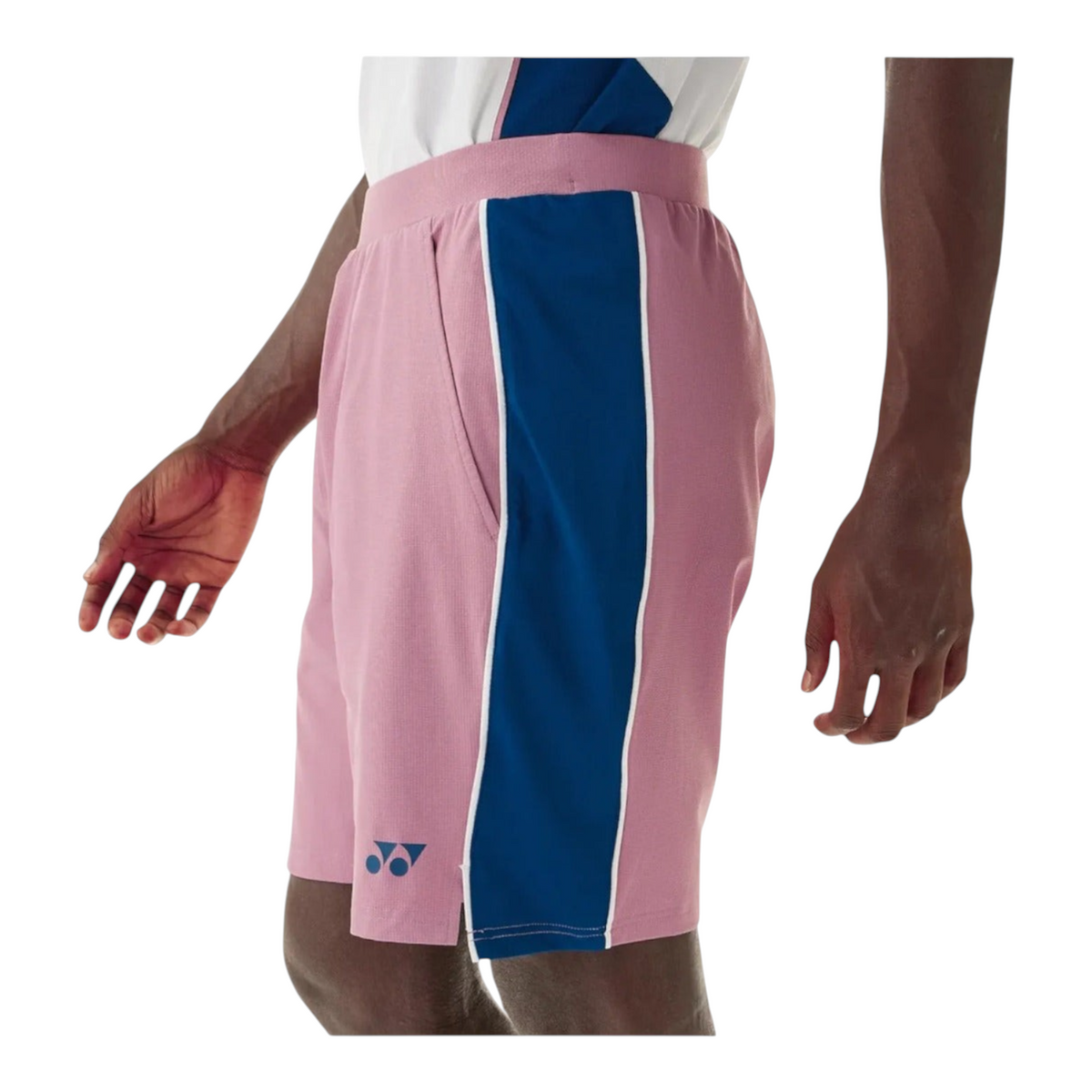 Short deportivo Radach Sports Yonex 15199EX color rosa perla con franjas laterales azules y cintura elástica
