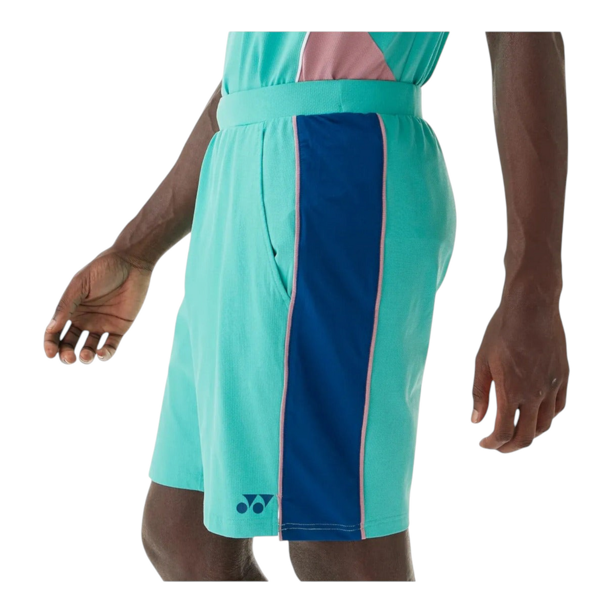Short deportivo Radach Sports Yonex 15199EX en color verde menta con paneles laterales azules y cintura elástica
