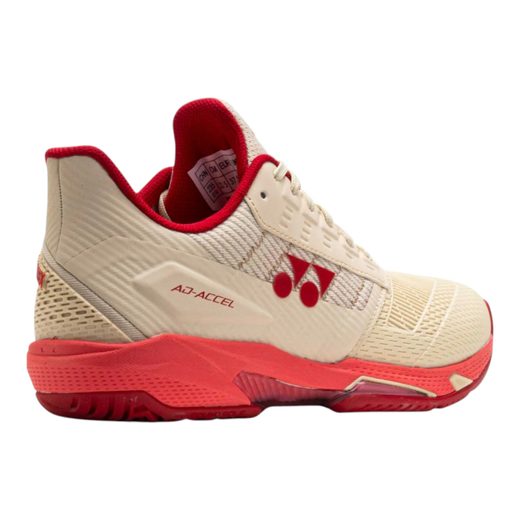 Tenis de mujer Radach Sports Yonex Ad-accel en color beige con detalles en rojo, diseñados para tenis y padel.