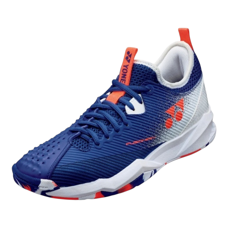 Tenis Radach Sports Yonex Fusionrev 4 en color azul real y blanco con detalles en naranja para deportes de raqueta